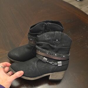 NWT Stylish Black Ankle Boots
